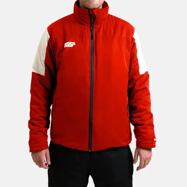 Röd träningsjacka med vita detaljer för lagidrott och uppvärmning.