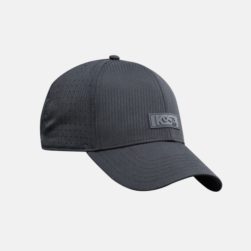 Keps med svart gummiemblem av Kosa Sport