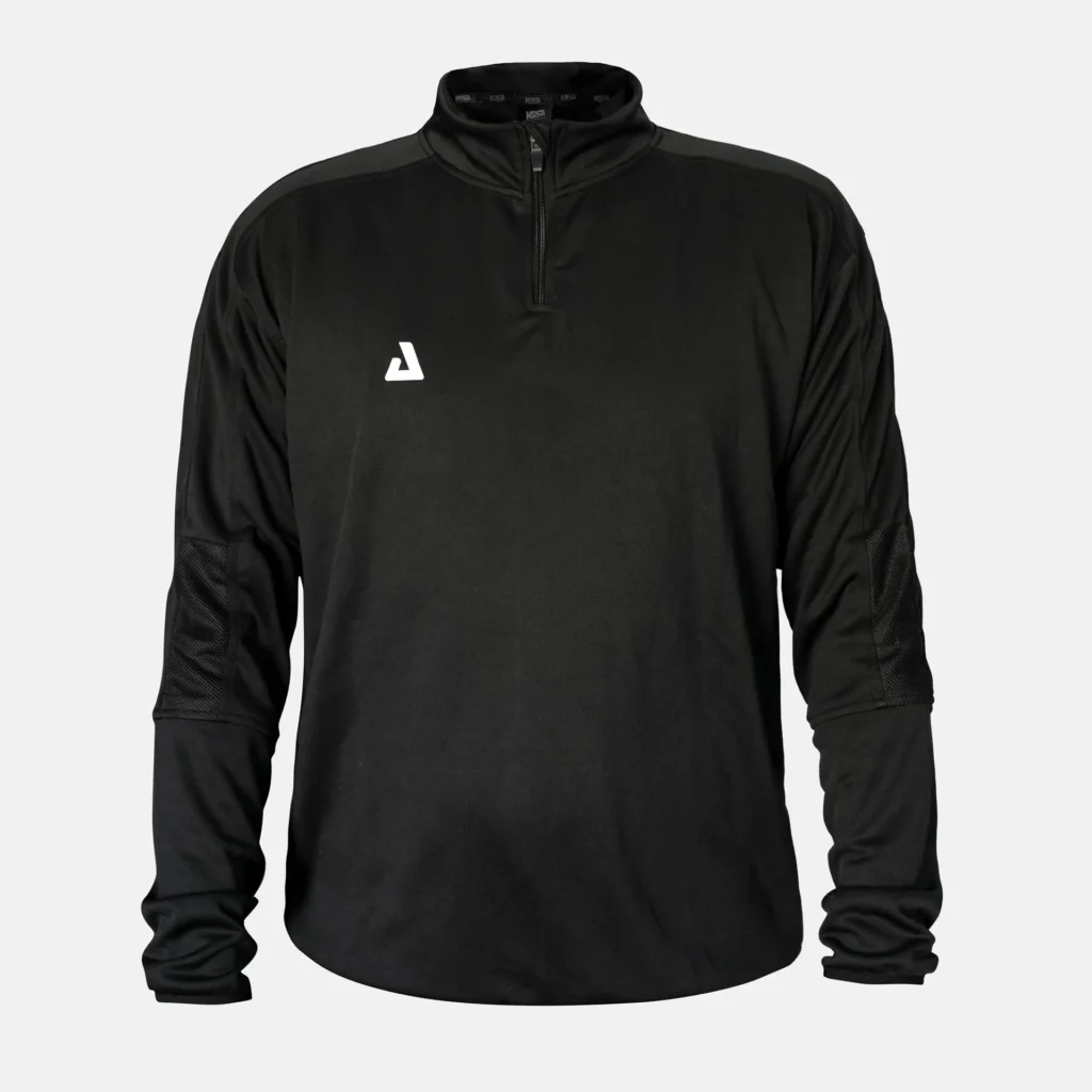 Svart långärmad träningströja från Kosa med half-zip och vit triangellogga.