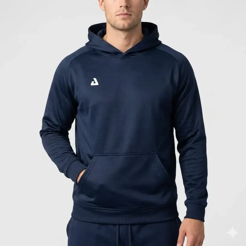 Kosa Hoodie team performance elit marin på manlig modell